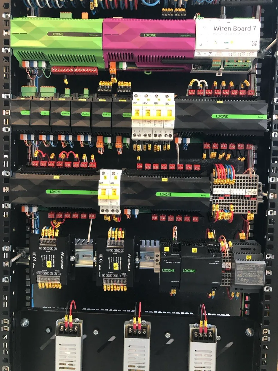 Стойка 19″: Loxone, Audioserver, Wiren Board 7