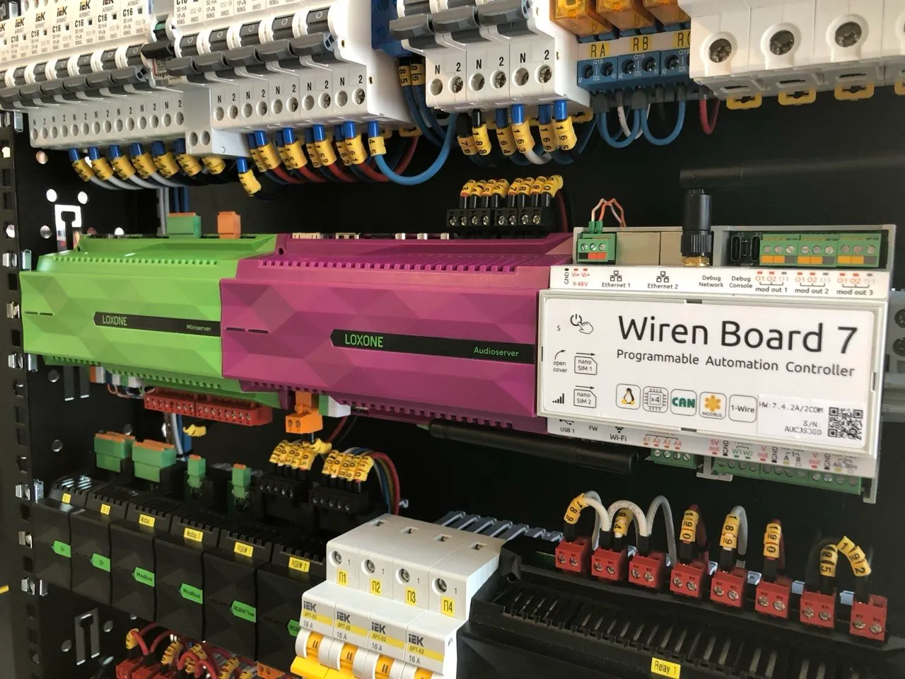 Wiren Board 7 рядом с Loxone Audioserver
